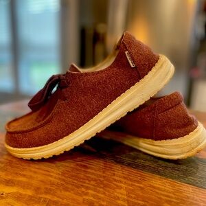 Red Heather Hey Dude Wendys